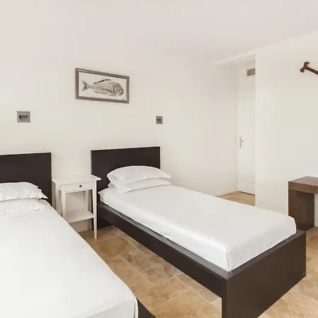 Belle Moderniste Avec Piscine Сasa de vacaciones